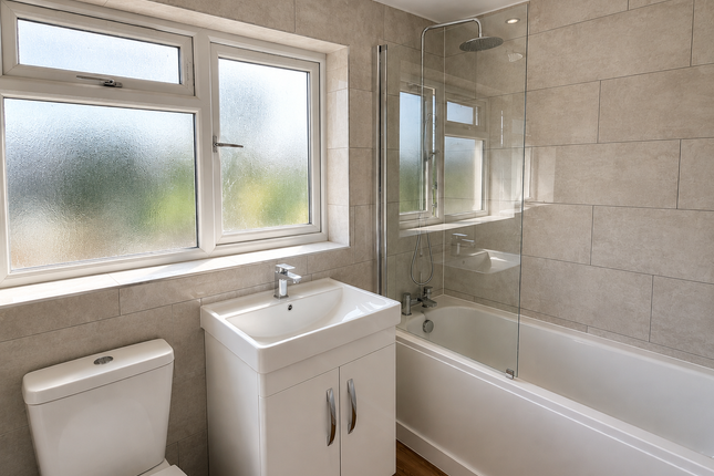 102, Aylesbury photo 3