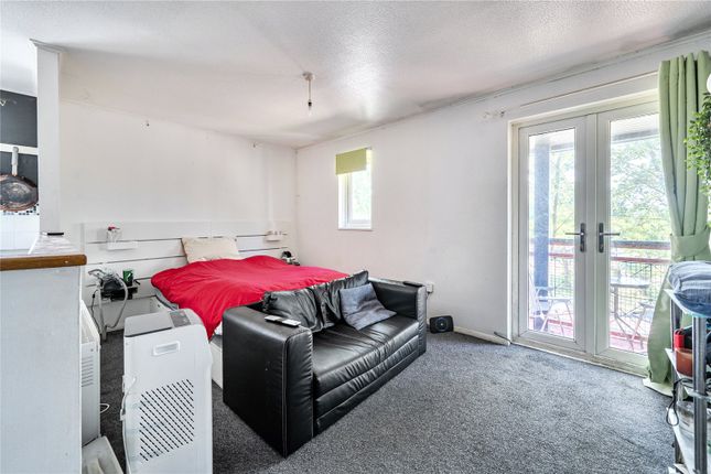 SNG SO, 44, Pomander Crescent, Milton Keynes photo 3