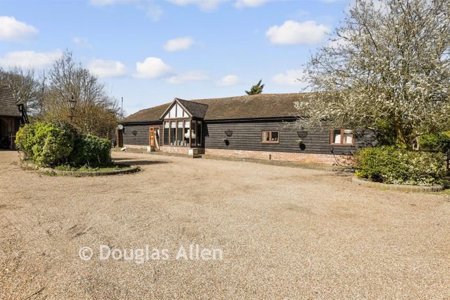 Three Clovers Farm, Ashwells Road, Brentwood photo 2