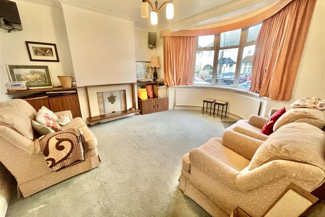 11, Hill Crest, Potters Bar photo 4