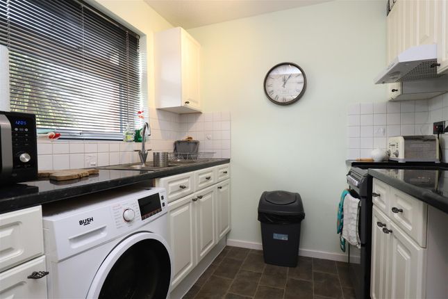 2, Burghclere Drive, Maidstone photo 2