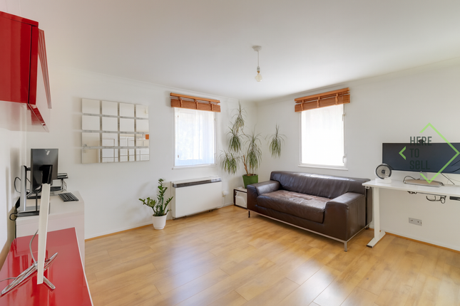 1-bed flat on 29 East Smithfield, London, £300,000