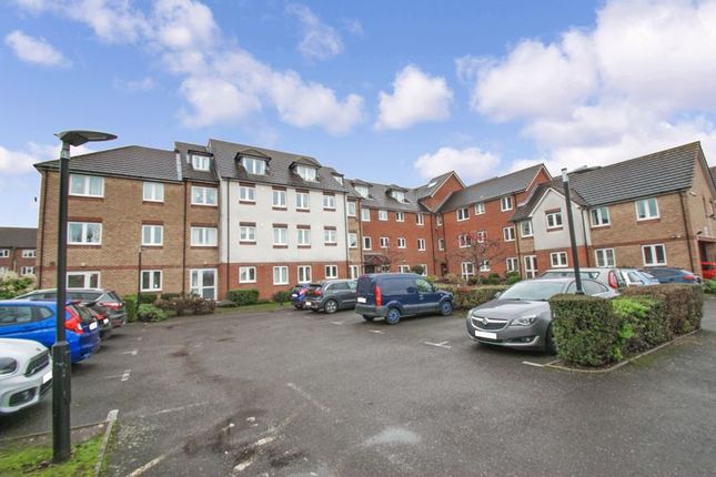 Flat for sale in Collier Court, Grays