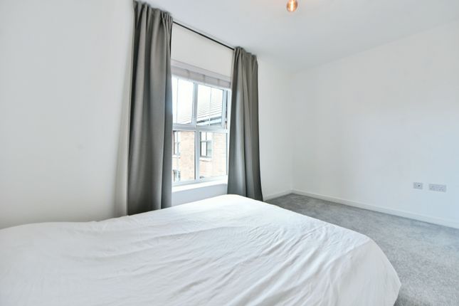 12, Quinn Square, Manchester photo 2