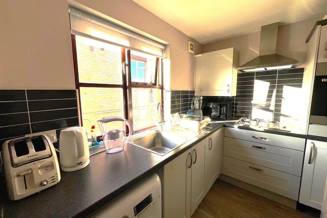 Flat 4, Worcester Lodge, 12 Victoria Avenue, Swanage photo 2