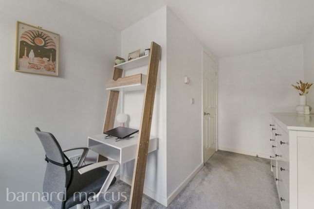 Flat for sale in Peckham Rye, London