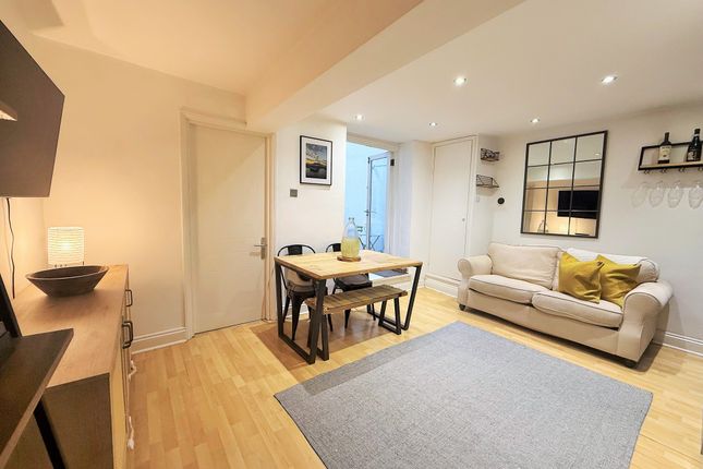 Lower Ground Floor, 15, Bedford Square, Brighton photo 4