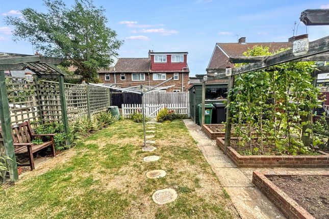 8, Saxby Close, Eastbourne photo 4