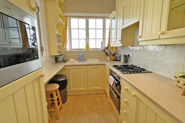 Flat 3, 8, Fortfield Terrace, Sidmouth photo 3