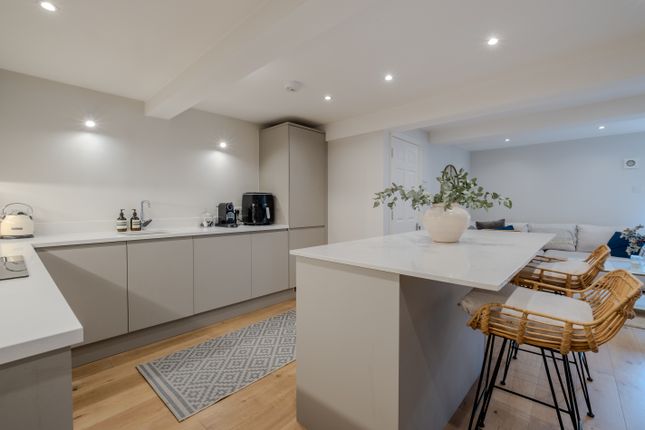 Thumbnail Flat for sale in Hoyle Road, London