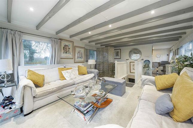 4 Ryepeck Meadow Moorings, Chertsey Road, Shepperton photo 3