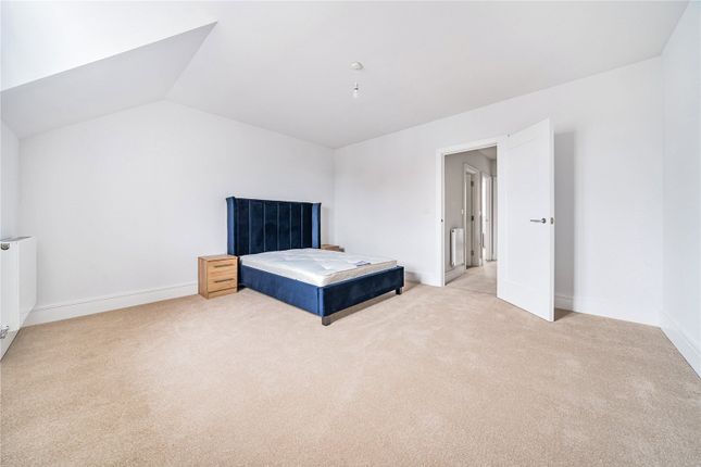 End terrace house to rent in Maine Street, Reading