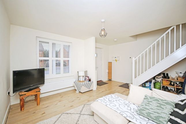 7, Blackberry Lane, Warwickshire photo 3
