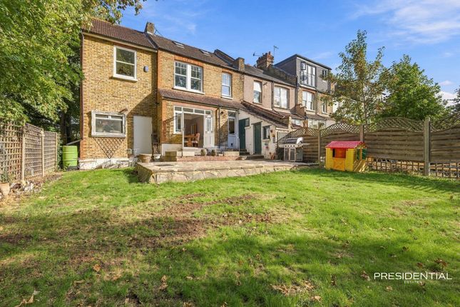 102 Beech Hall Road, Highams Park photo 4