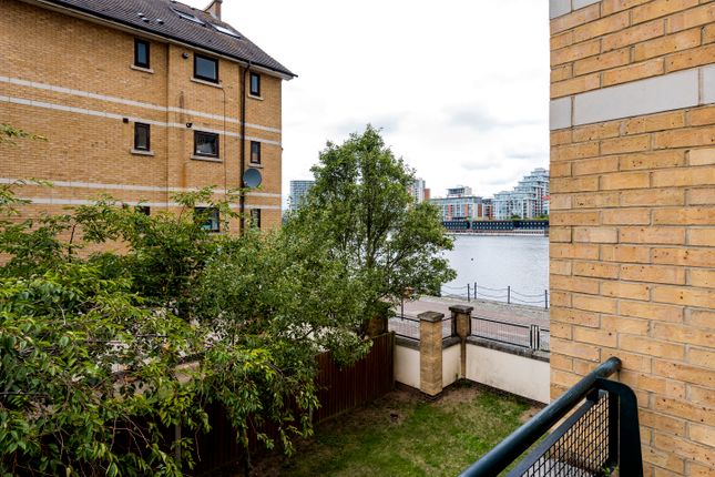 Flat to rent in Hardy Avenue, London