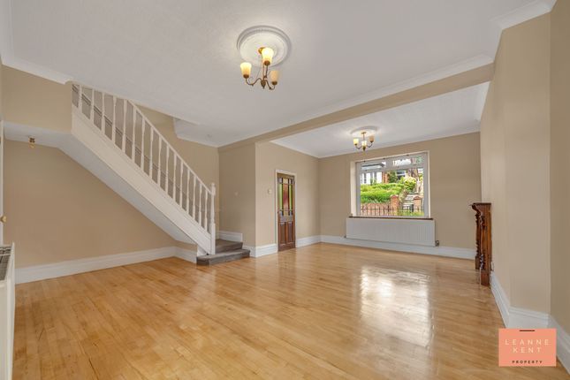 16 Commercial Road, Caerphilly photo 2