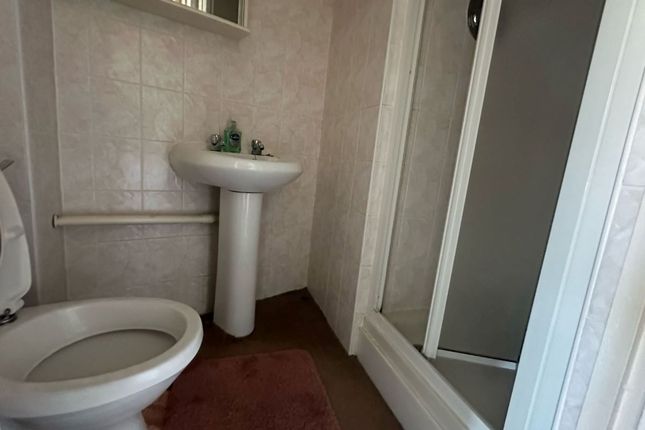 2, Harold Road, Sutton photo 4