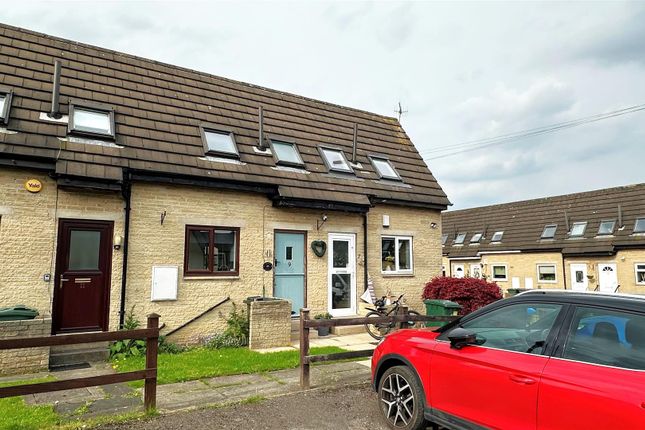 Town house to rent in Amblers Croft, Bradford