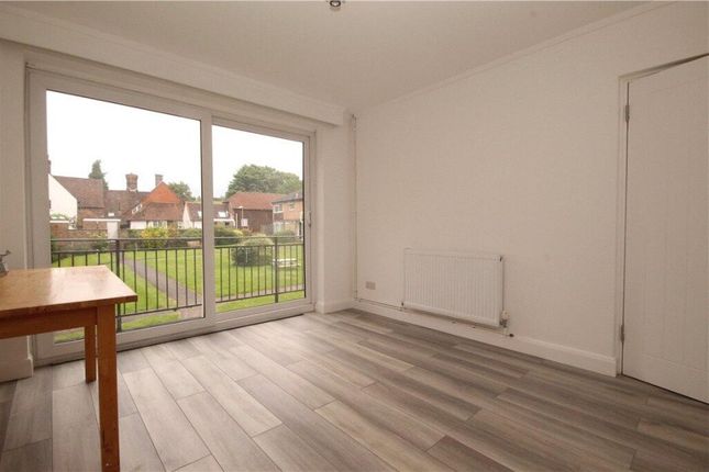21, Wilderness Court, Guildford photo 4