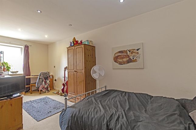 Flat for sale in Piccadilly Heights, Wain Avenue, Hady Hill