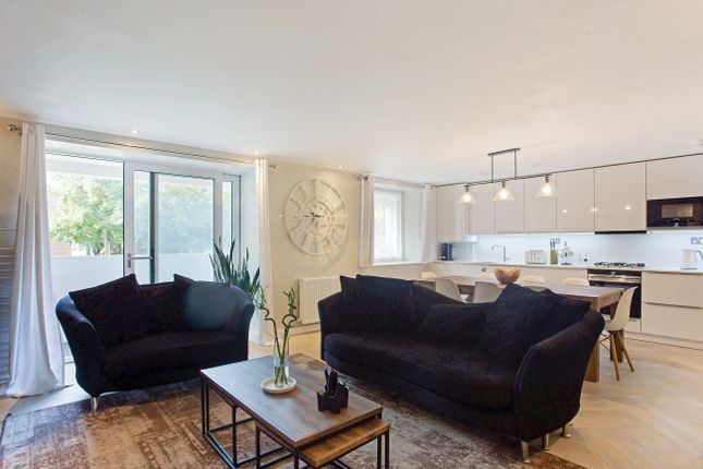 Thumbnail Flat for sale in Carlton Drive, London