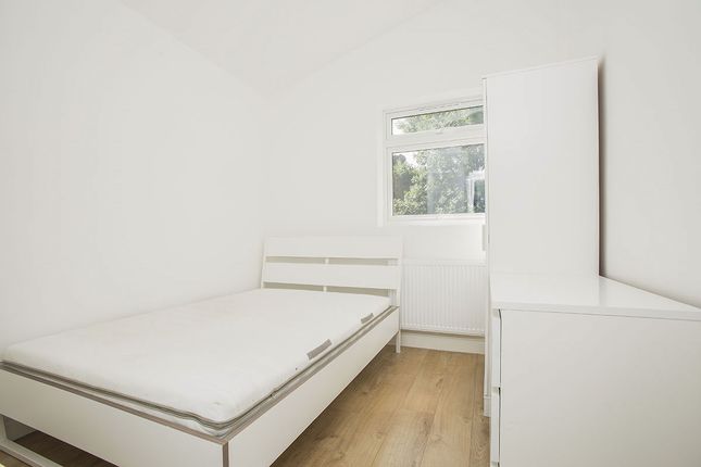 Thumbnail Room to rent in Kingston Road, Ilford, Essex