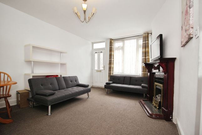 17, Copperfield Grove, Leeds photo 2