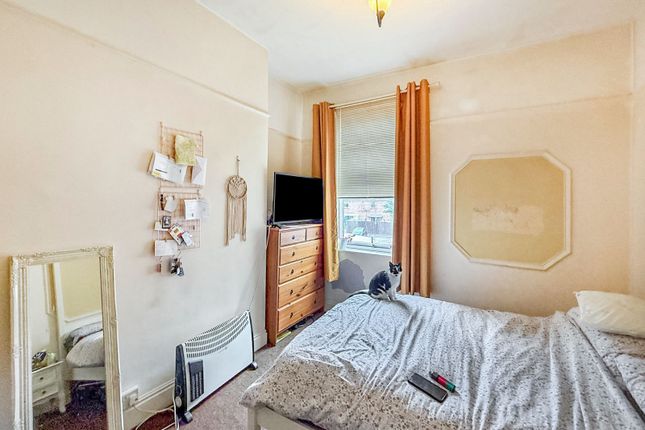 52, Park Road, Hull photo 3