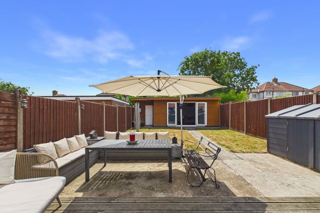 98 Wolsey Crescent, Croydon photo 2