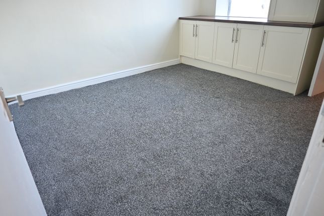 28, Parkwood Street, Keighley photo 4
