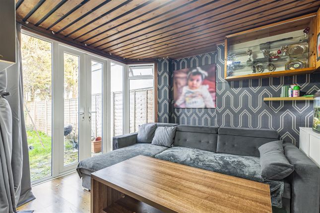 151, Firs Drive, Cranford, Hounslow photo 3