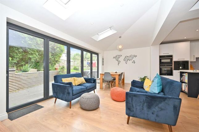 4, Carr Lane, Leeds photo 3
