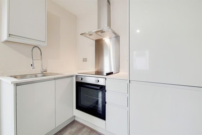 Flat to rent in South Park Road, Wimbledon, London