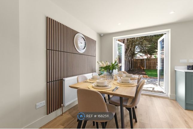 Westlea Avenue, Watford photo 4