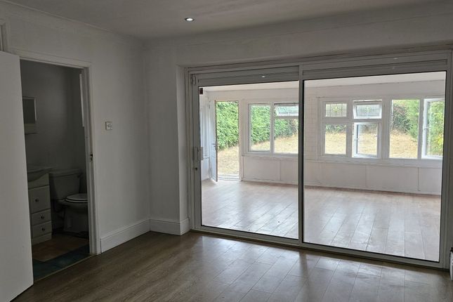 21, Bournemead Avenue, Northolt photo 3