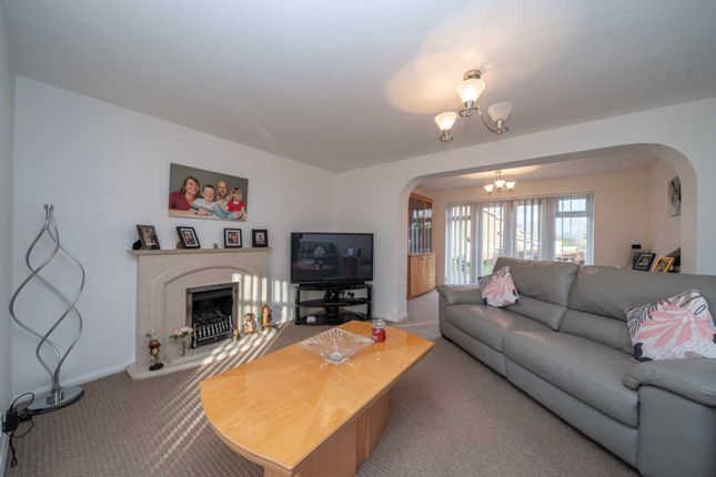 Semi-detached house for sale in Hartsbourne Way, Leverstock Green