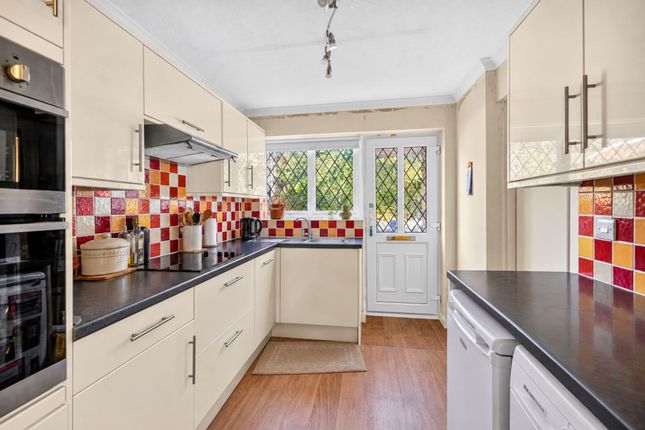 2 Challis Place, Bracknell photo 2