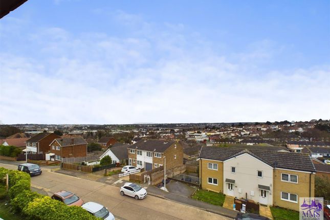 Flat for sale in Humber Crescent, Strood, Rochester
