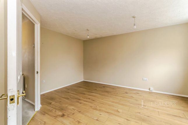 154, Franklin Way, Croydon photo 5