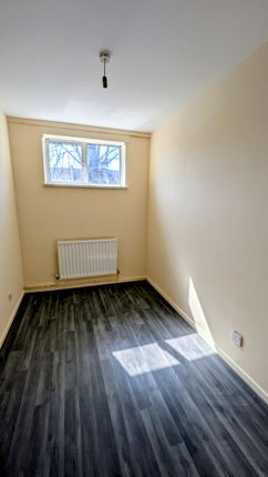 9, Lyndhurst Road, Edmonton photo 5