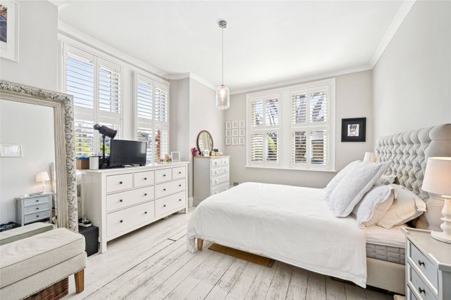 End terrace house for sale in Beaumont Road, London