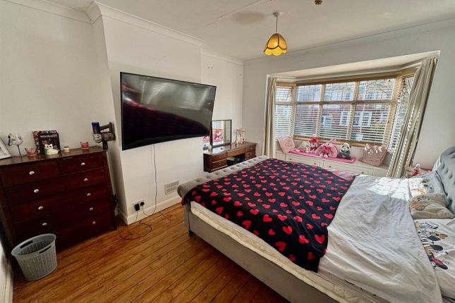 31, Chatsworth Gardens, Scarborough photo 5