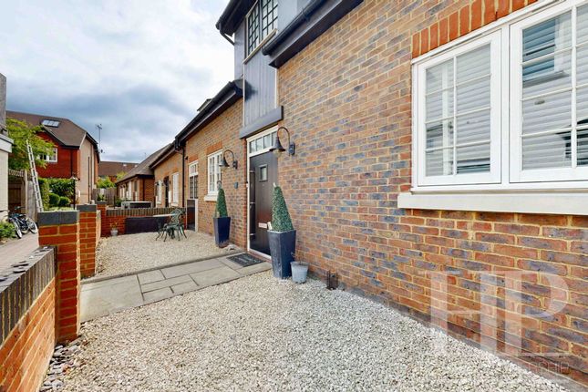 7 Coach House Mews Horsham Road, Horsham photo 4