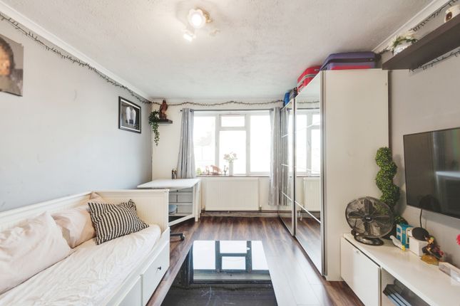 Flat for sale in Springwell Road, Hounslow