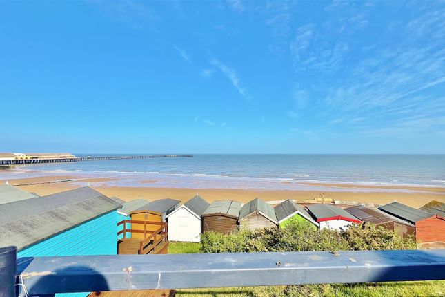 D71, Southcliff, Walton-on-the-Naze photo 3
