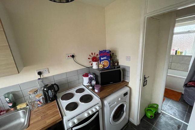 48, Tudor Court, Tipton photo 4