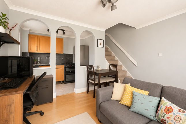 24, Harvesters Close, Isleworth photo 4