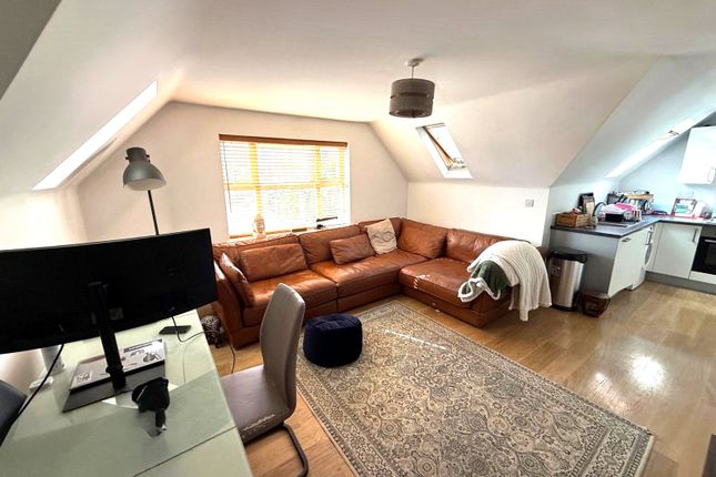 60, Walter Mead Close, Essex photo 2