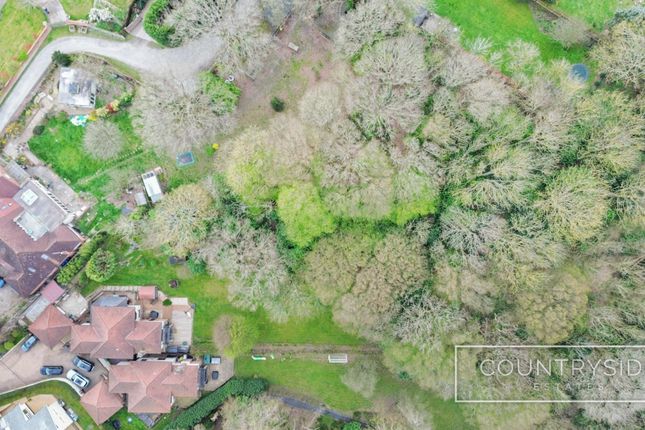 46, Badger Hall Avenue, Thundersley photo 2