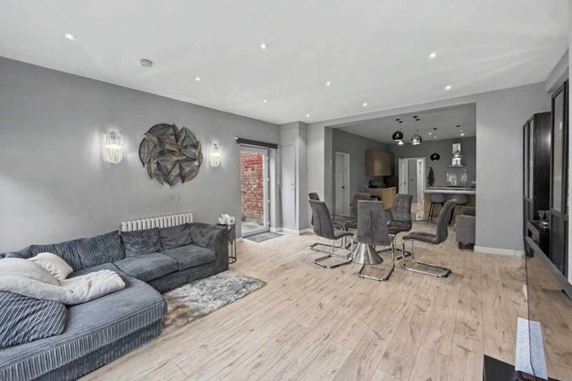7a, Okeover Road, Salford photo 4